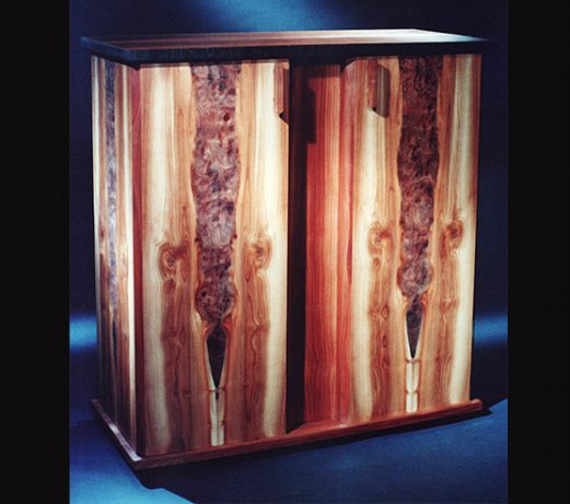 Anrichte in Eibenholz, Zwetschge, Ulmemaser, Mooreiche mit Kirschholzschubladen