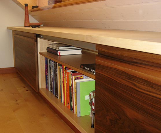 Avangardistischer Einbauschrank aus Massivholz Design von Schreinermeister Charly Walter Möbelbau Villingen