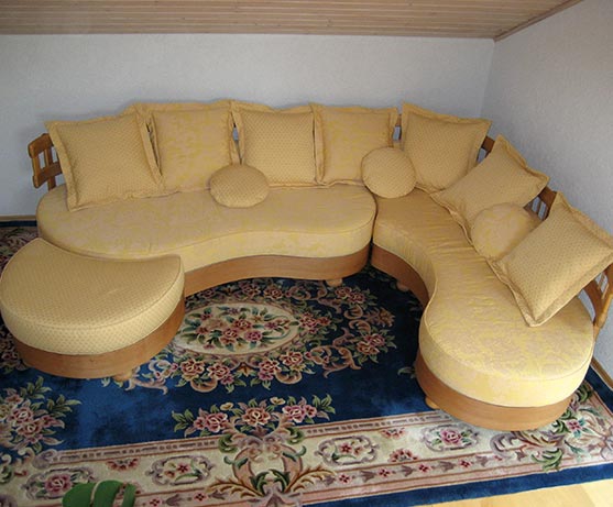 Dreiteilige Sofa Garnitur Holz Erle Neuanfertigung Avangard Design und Bau von Schreinermeister Charly Walter Villingen-Schwenningen