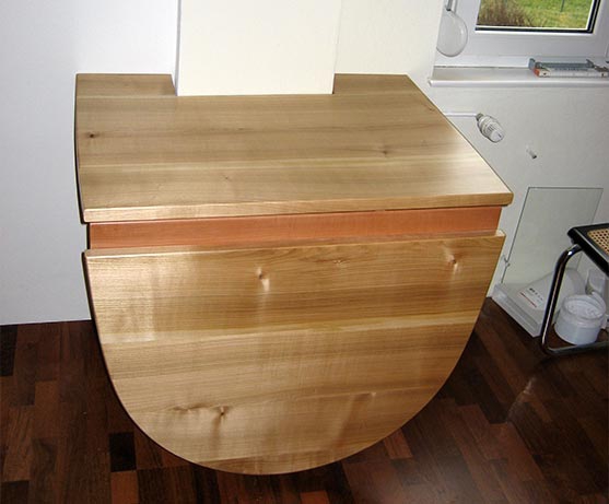 Einbau Klapptisch aus Kirschbaum Massivholz Design von Charly Walter Schreinermeister Villingen-Schwenningen