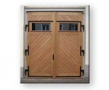 Tor Nachbau in Douglasie mit alten aufgearbeiteten Beschlägen