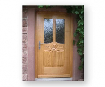 Hauseingangstüre in Eichenholz mit Spiralrelief und Sicherheitsglas