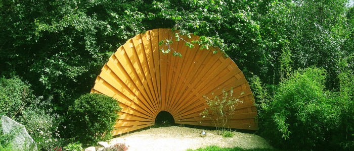 Zur Kontakt Seite Sicht- und Windschutz aus Douglasienholz in Fächerform für den Garten