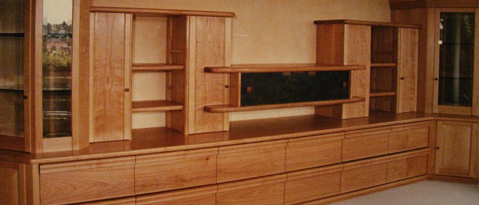 Zur Galerie Möbelstücke Wohnwand aus Kirschbaum-Massivholz - Handwerklich gefertigt Möbelbau Schreinermeister Charly Walter