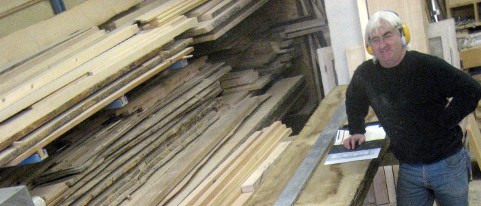 Zur Werkstatt Seite Holzauswahl im Holzlager Schreinerei Holzwerkstatt Charly Walter Villingen